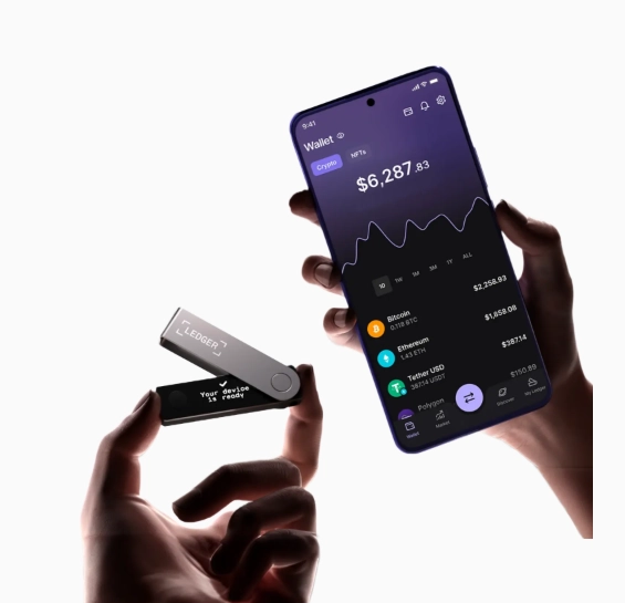 Der Ledger Nano X ist auch für Einsteiger leicht zu bedienen und einzurichten. Einen entscheidenden Beitrag zur hohen Nutzerfreundlichkeit leistet die übersichtlich gestaltete Ledger Wallet App.